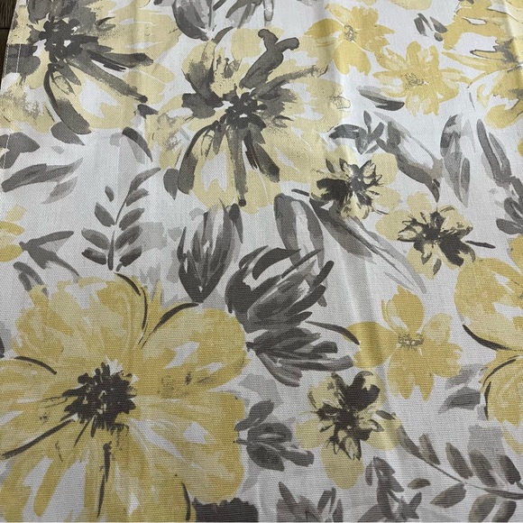 New Envogue Fabric Napkins 100% Cotton Set of 7 Yellow Gray White Floral design - Picture 4 of 4